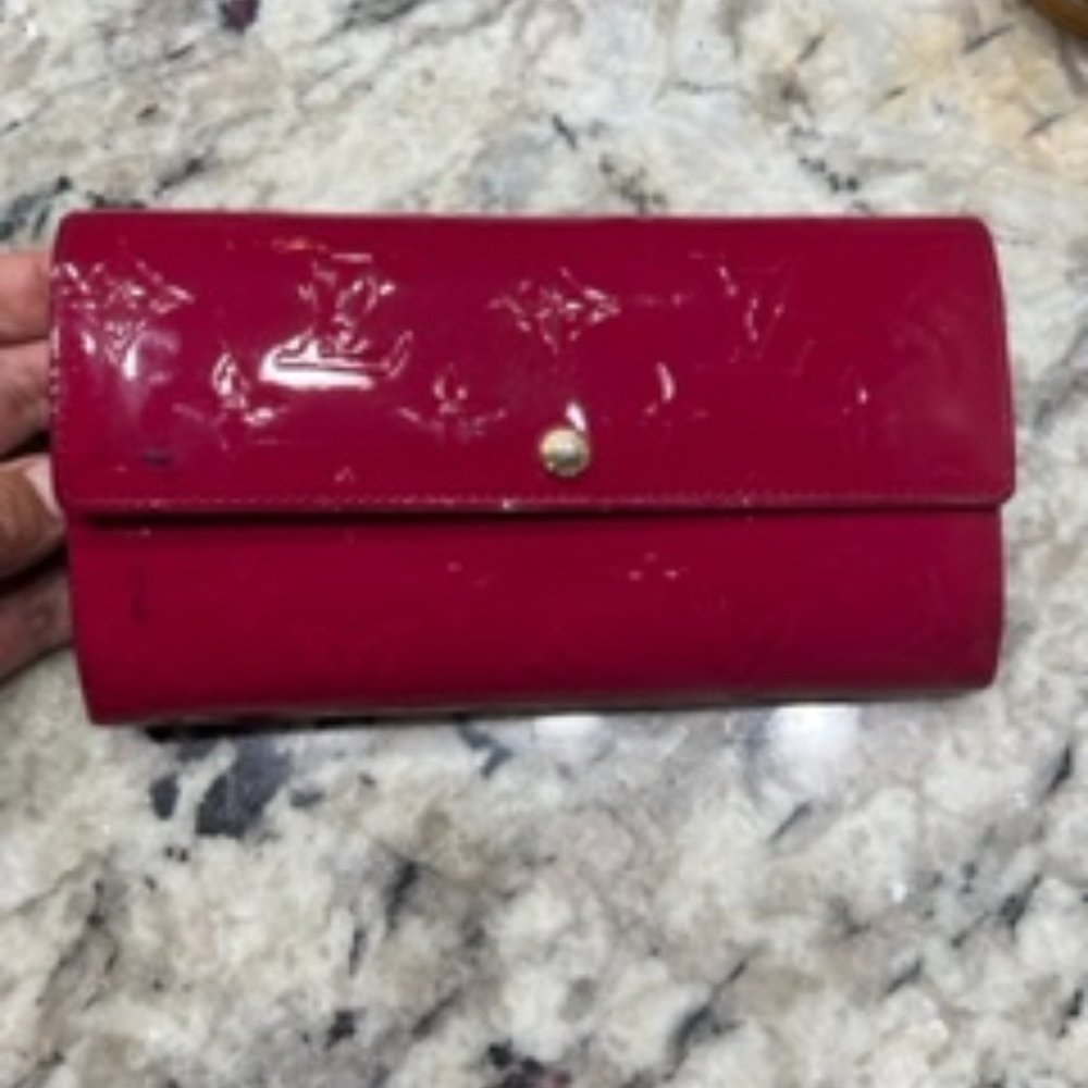 Louis Vuitton Vernis Sarah Wallet - Hot Pink